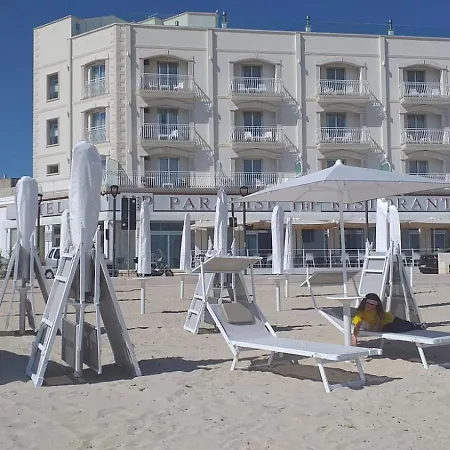 Paradise 4*
